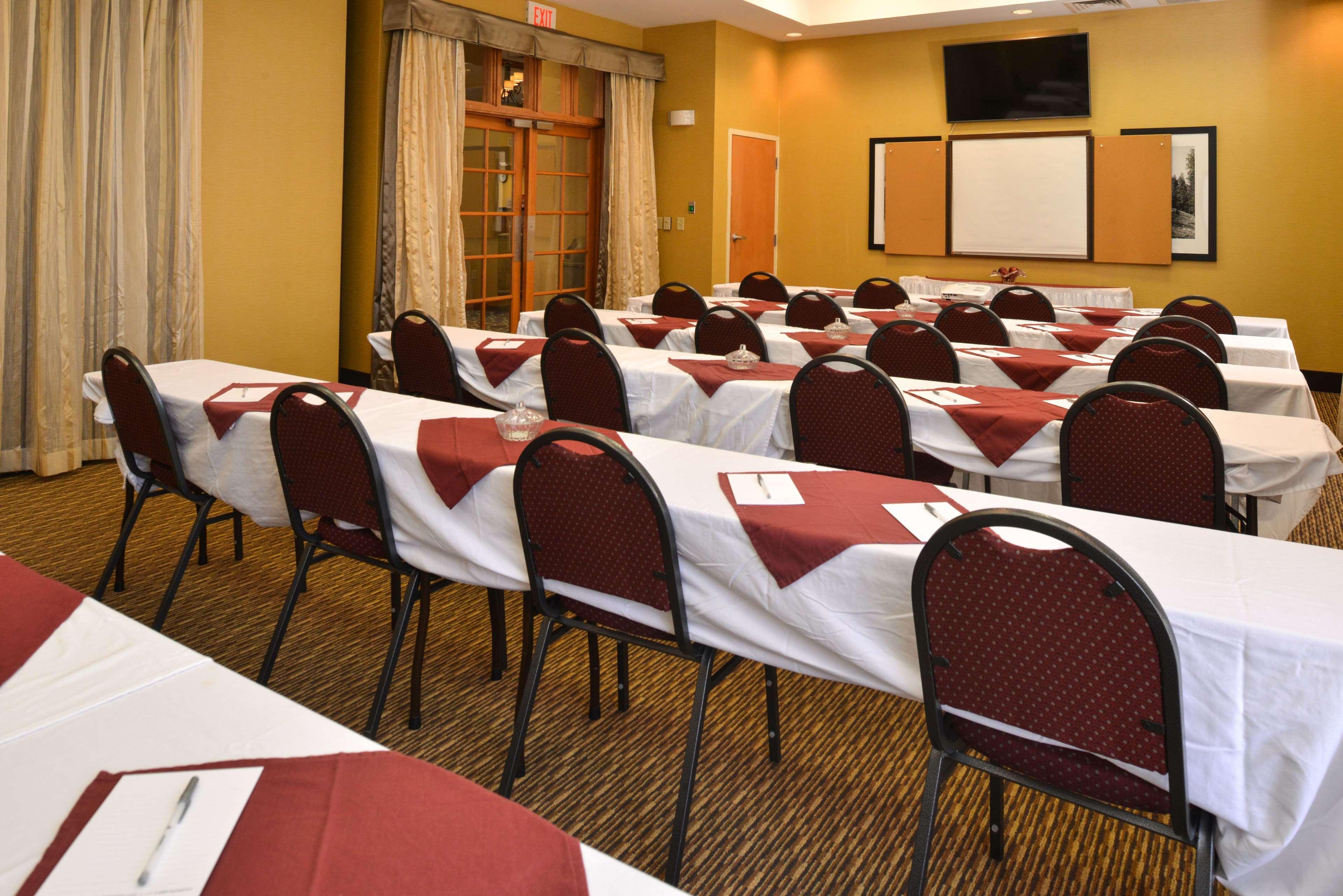Hampton Inn & Suites Pueblo-Southgate Экстерьер фото