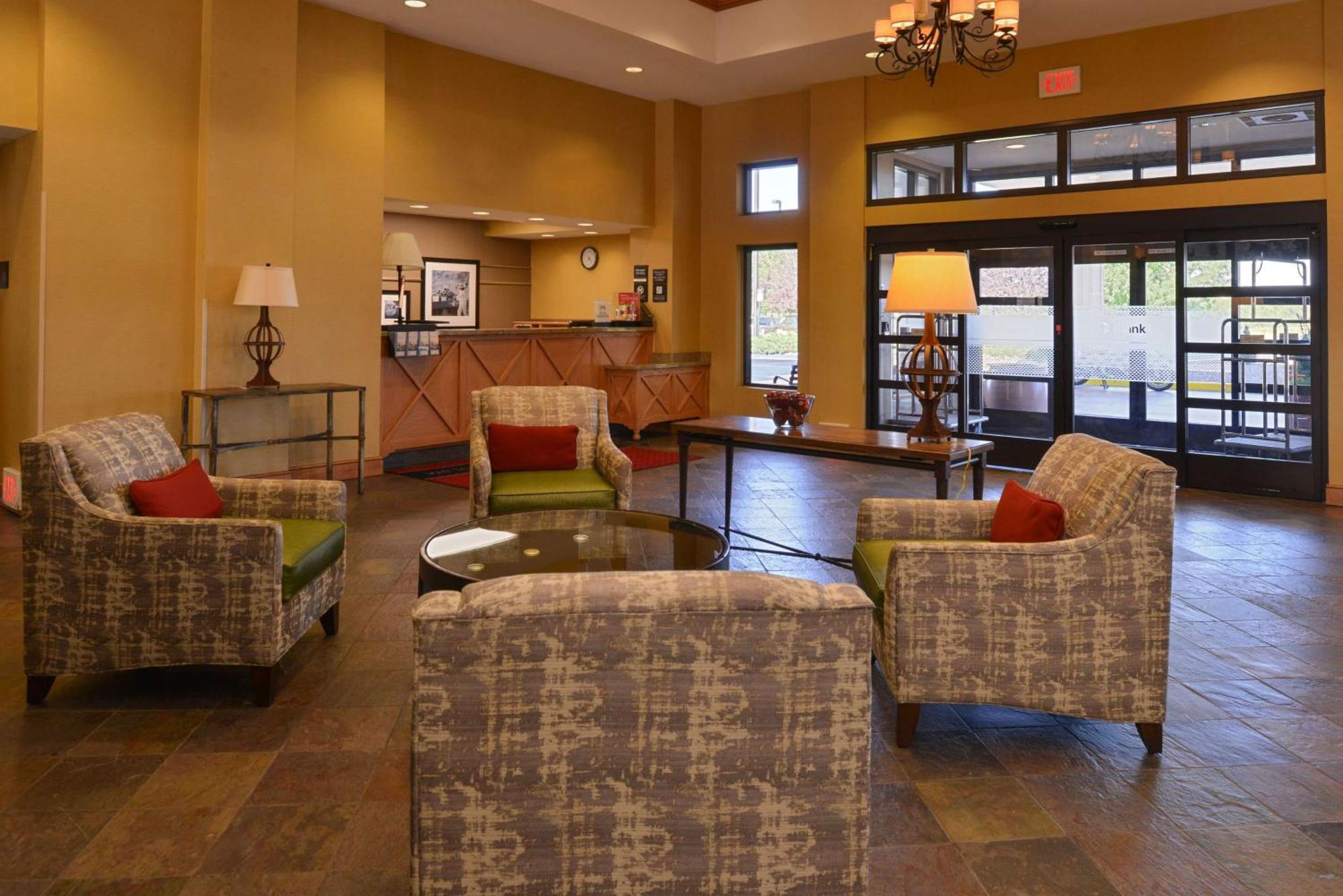 Hampton Inn & Suites Pueblo-Southgate Экстерьер фото