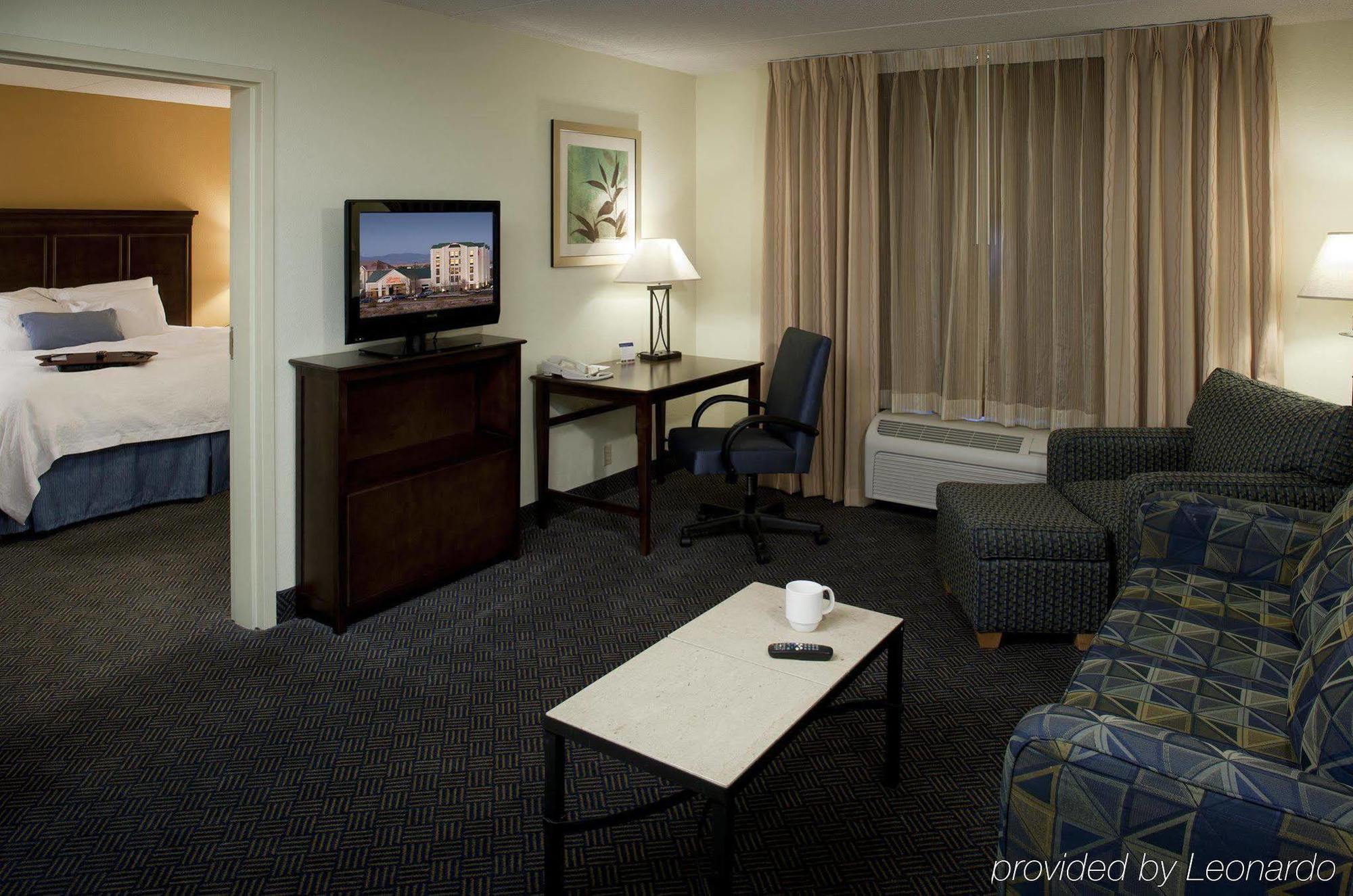 Hampton Inn & Suites Pueblo-Southgate Номер фото